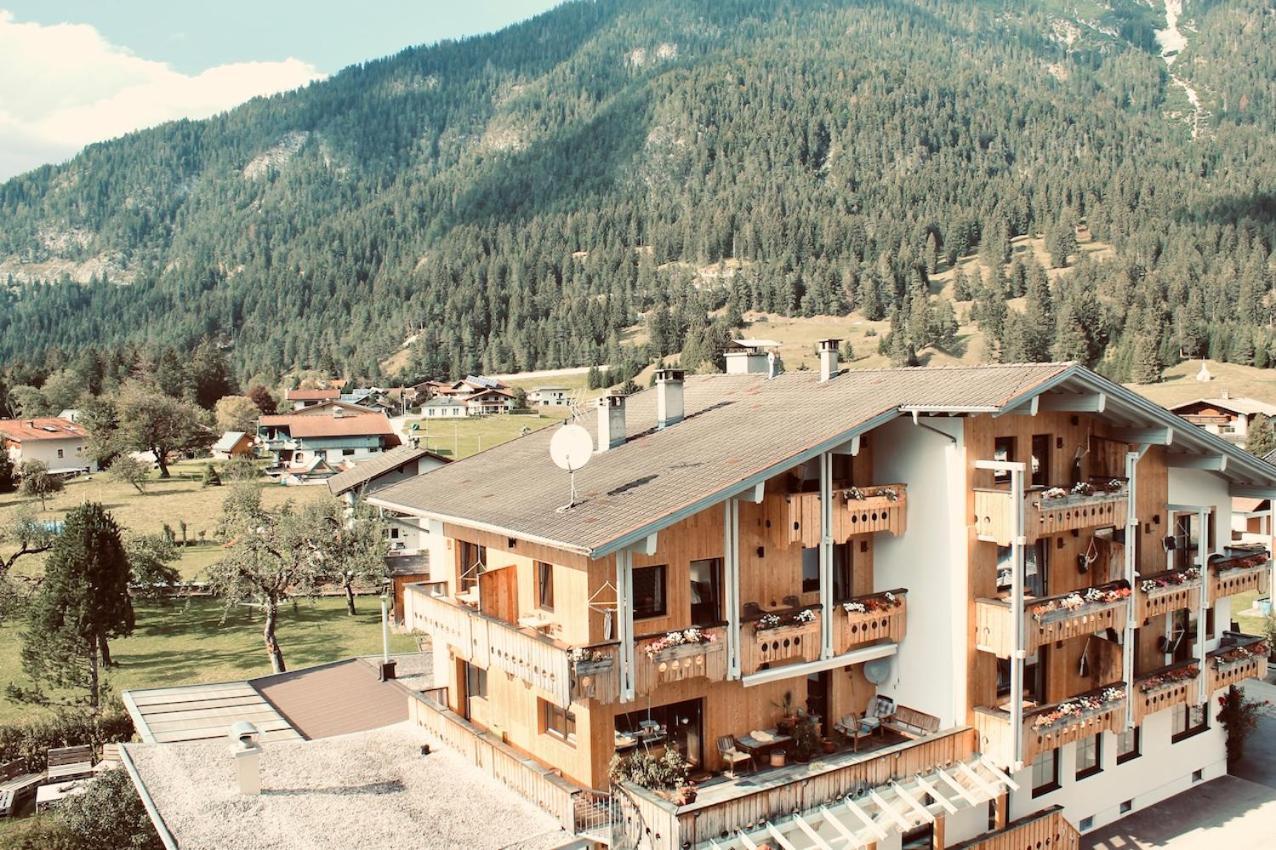 Kreuzeck - Dein Gluecksplatz Am Lech * Weissenbach am Lech
